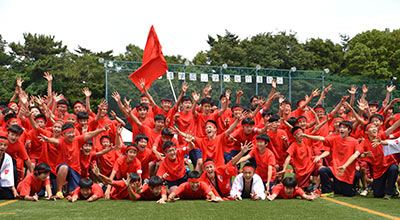 中学体育祭での紅組の集合写真