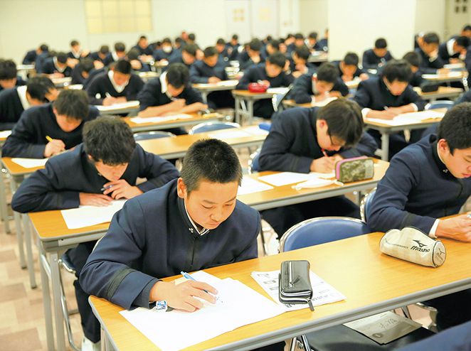 模試を受ける生徒たち