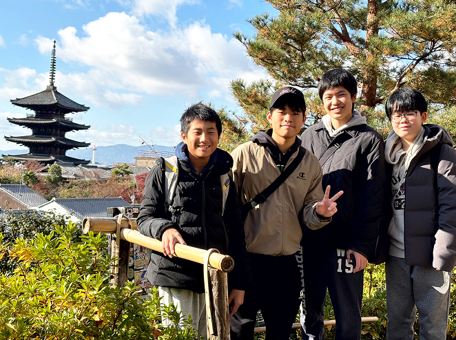 歴史を学ぶ生徒たち