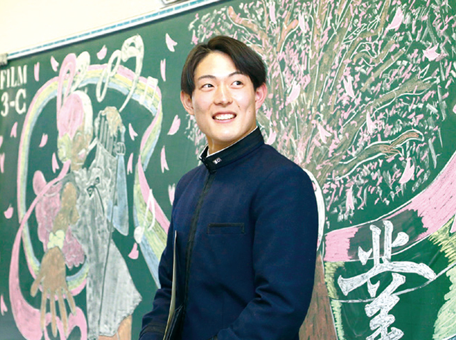 卒業式を迎えた生徒