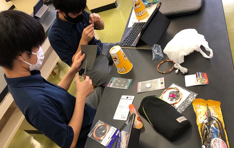 実験している様子