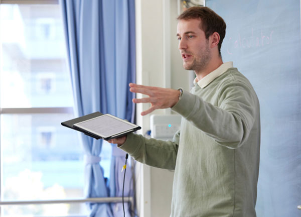 授業を行う教員