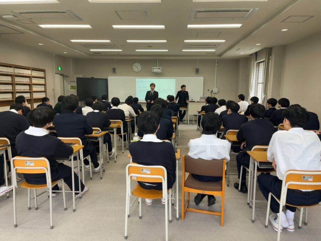 本校OBの齋藤浩史氏の講演