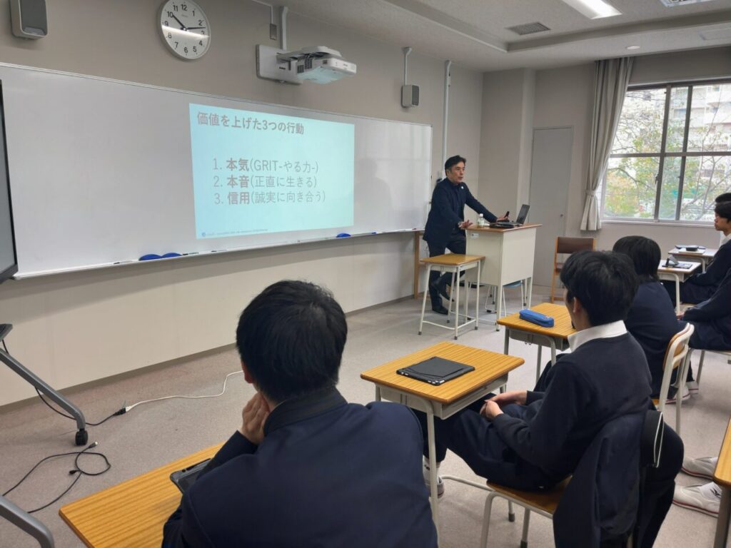 【グローバルコース】本校OB齋藤氏による講演〜「自分の価値を上げる３つの心構え」