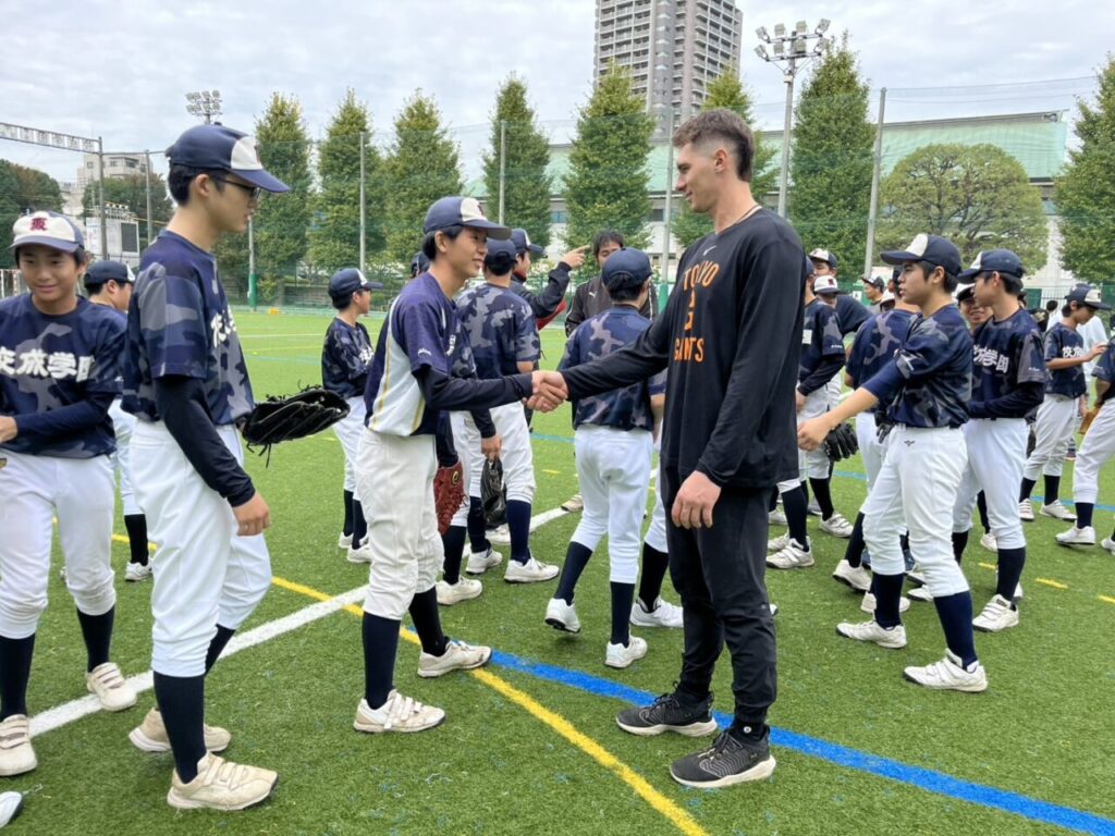 マレク・フルプ選手が本校中学野球部に来てくれました！