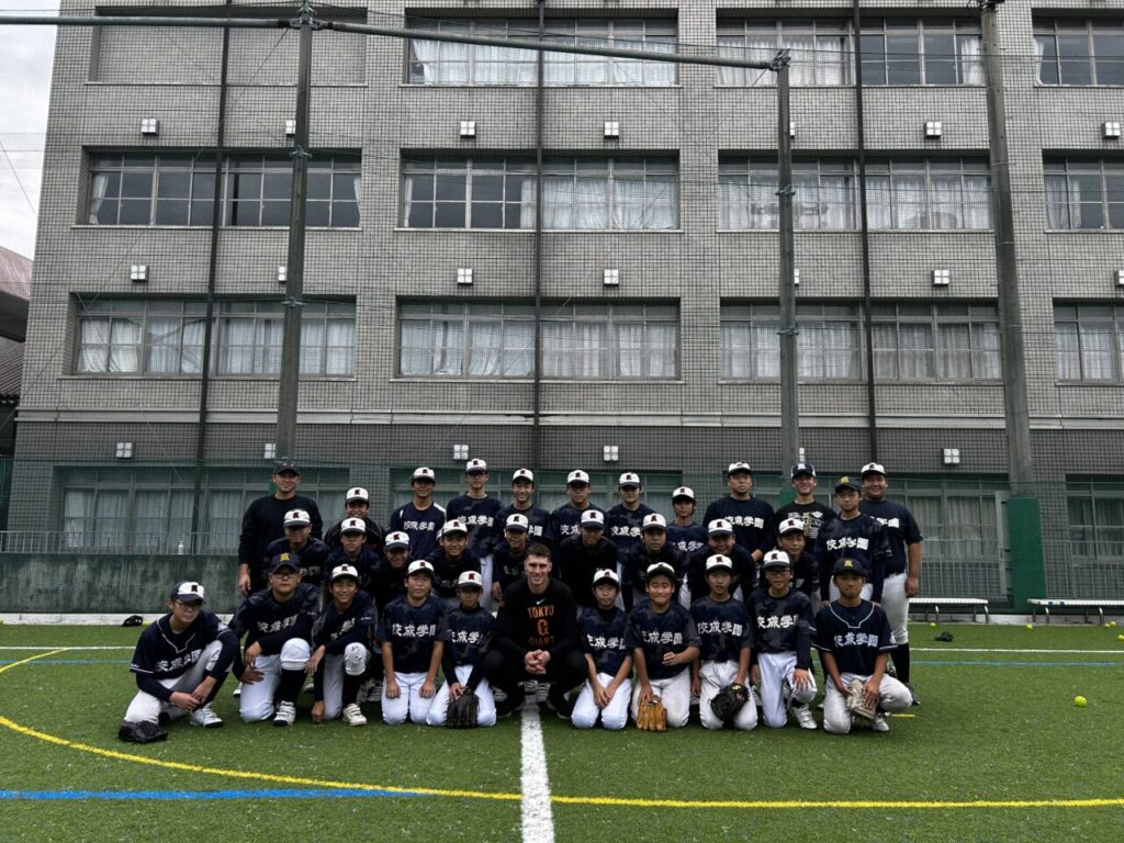 マレク・フルプ選手と生徒たち