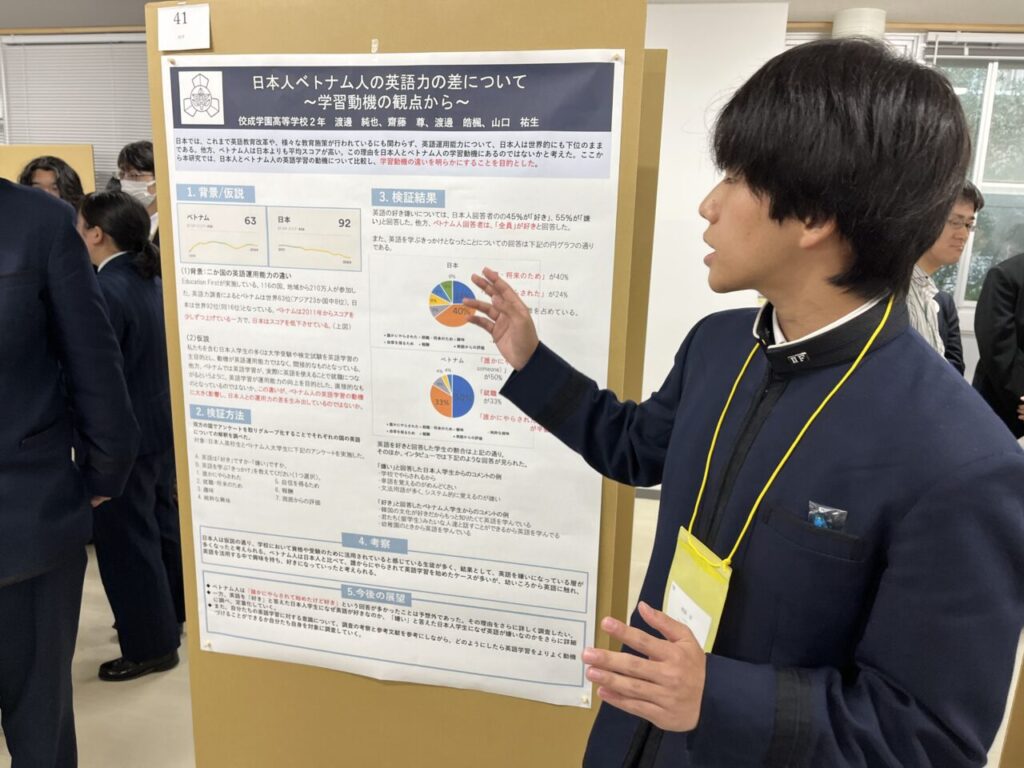 静岡大学「探究・情報コンテスト」で説明している様子