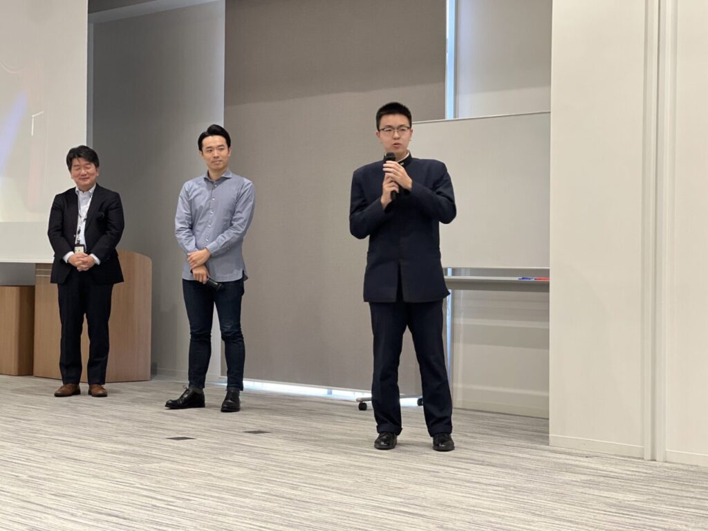 「かわさきジュニアベンチャースクール2023」審査員を務める小島君