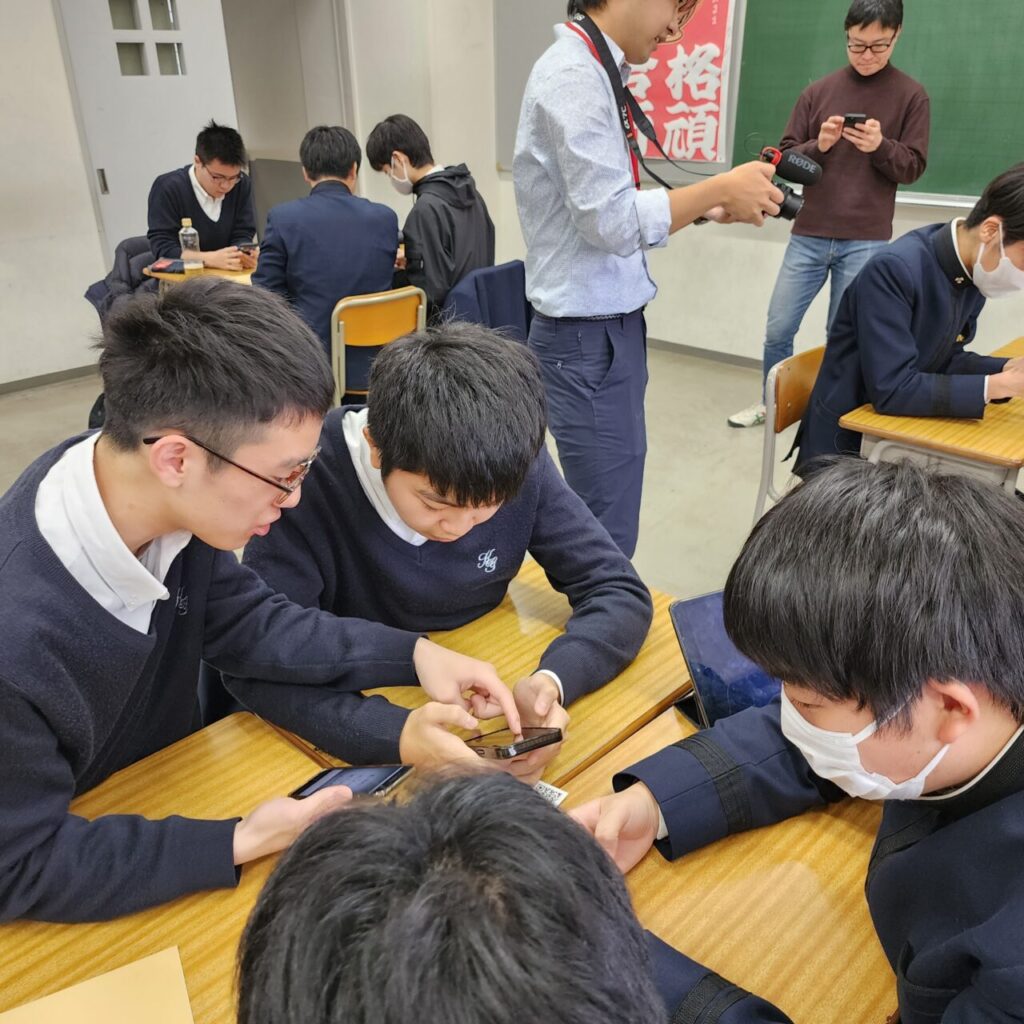 メディアリテラシーを学ぶ「Ray’s blog」に取り組む様子