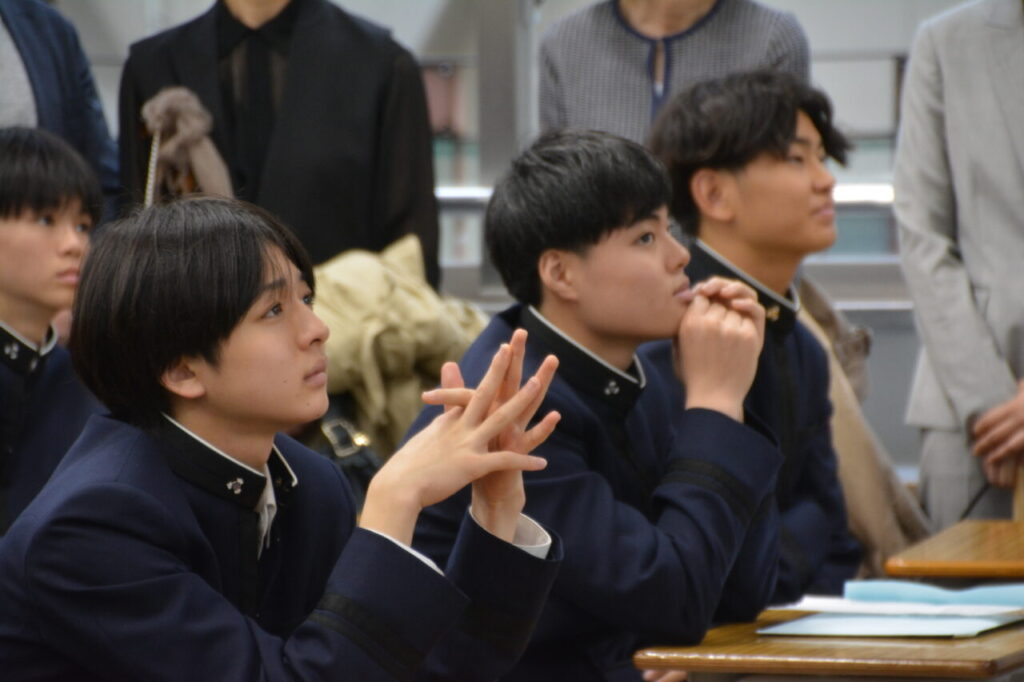 教室内の生徒たち