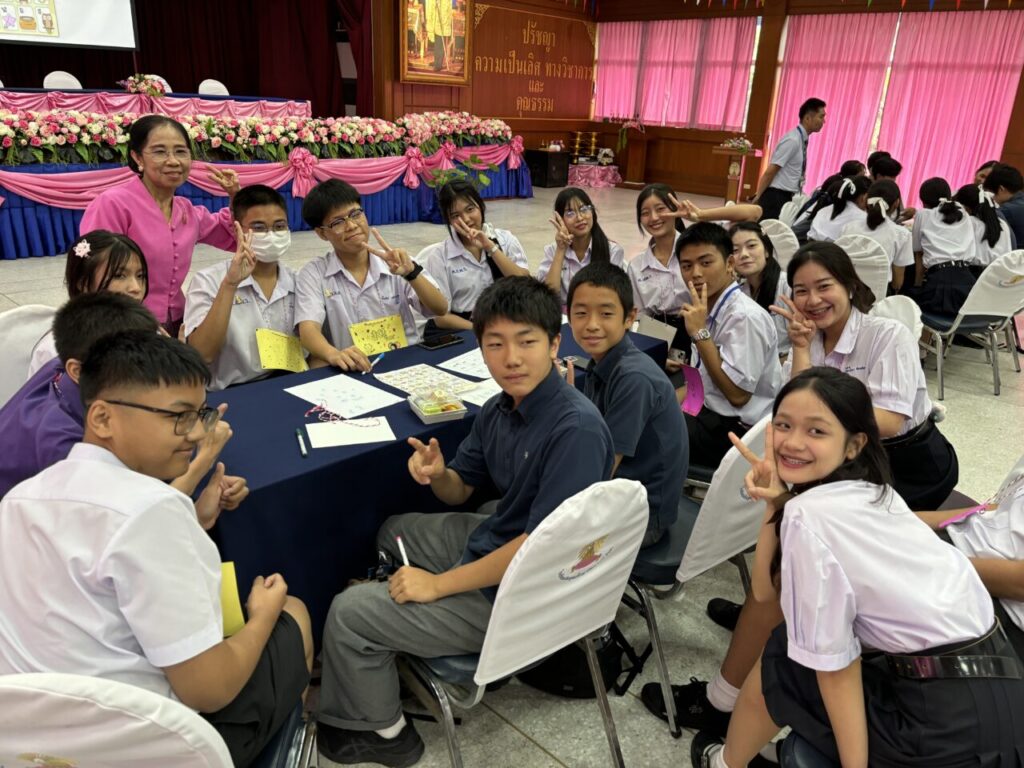 タイフィールド実践プログラム　現地の学生と