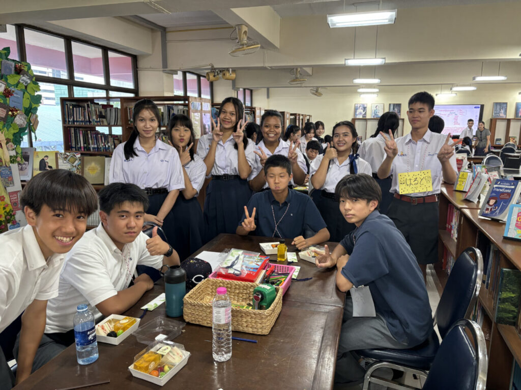 タイフィールド実践プログラム　現地の学生と