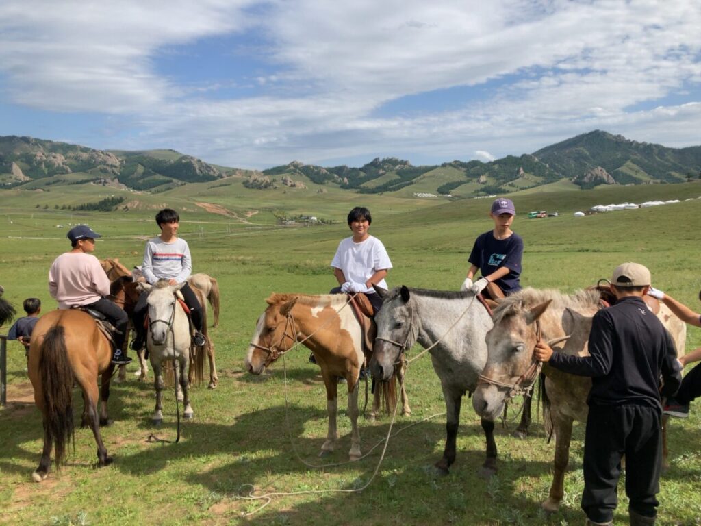 モンゴル乗馬体験ツアー