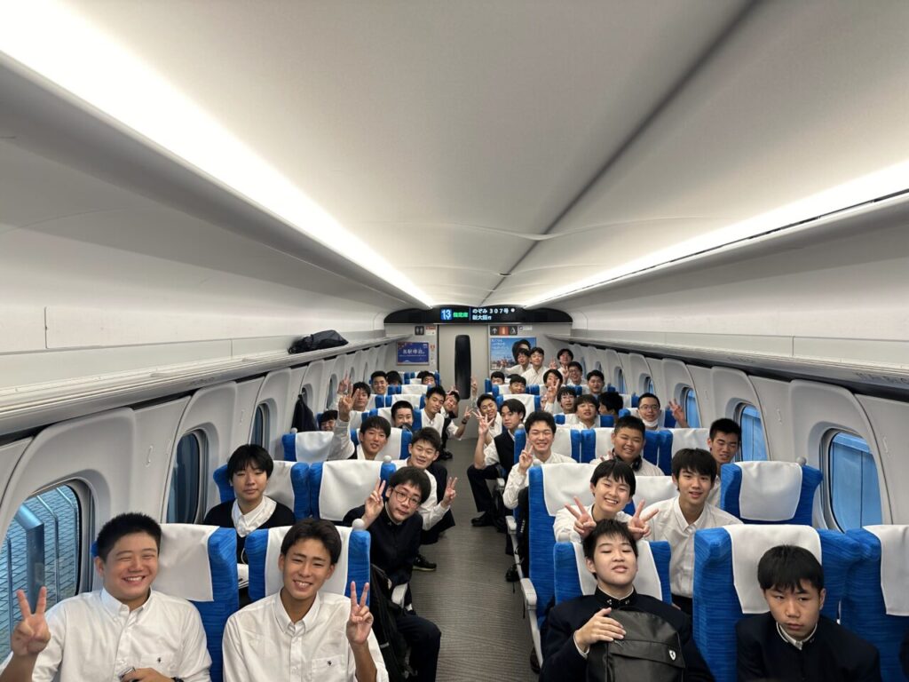 中学3年生 修学旅行新幹線の様子