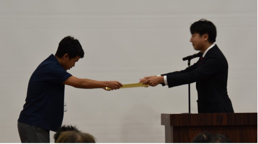 表彰されている様子